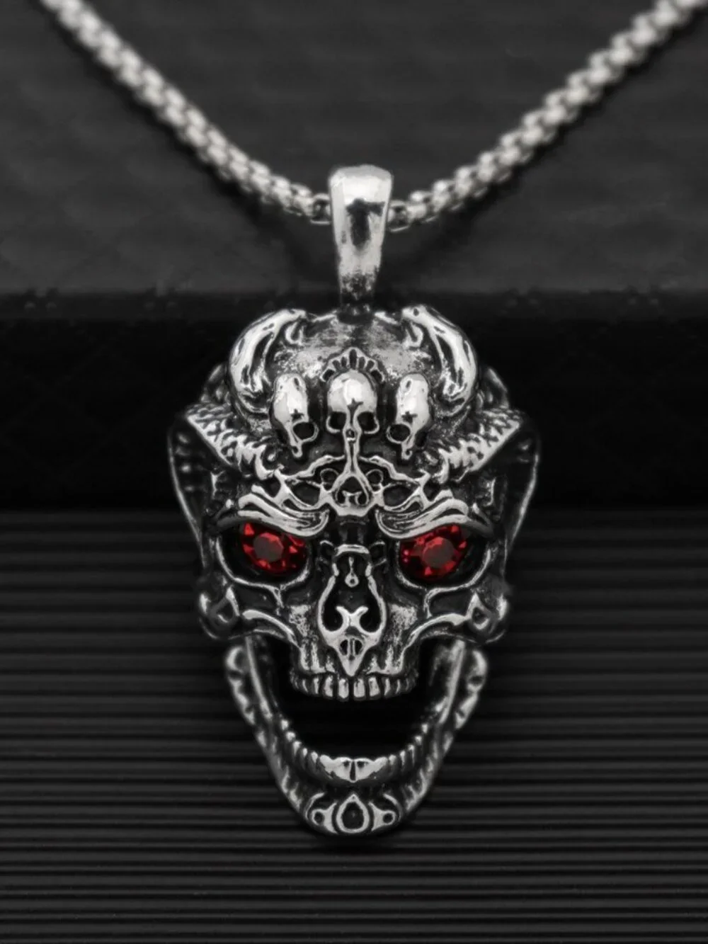 Mens stainless steel simple skull pendant necklace silvery